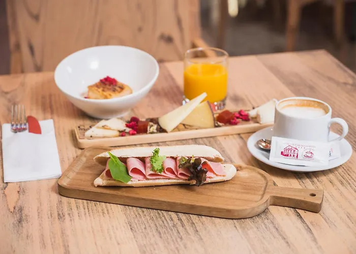 Hotel San Juan De Reyes 4*