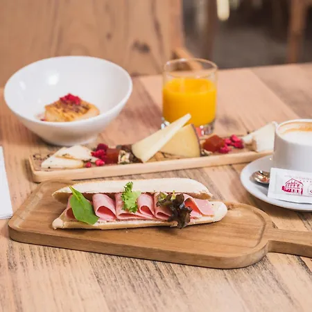 Hotel San Juan De Reyes 4*