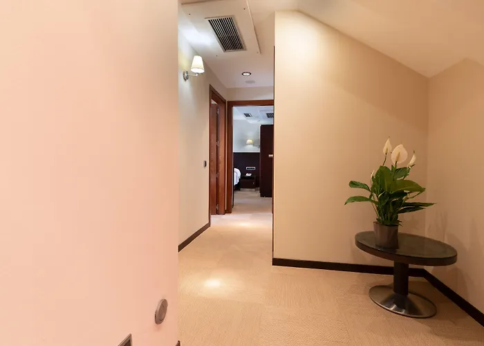 Hotel San Juan De Reyes 4*